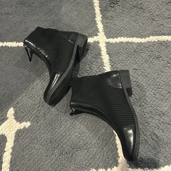 Journee Collection Bexlie Boot - Picture 5 of 12